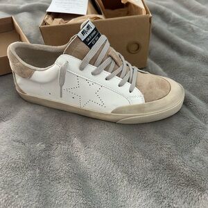 Mi.iM White Leather Sneakers with Suede Accents